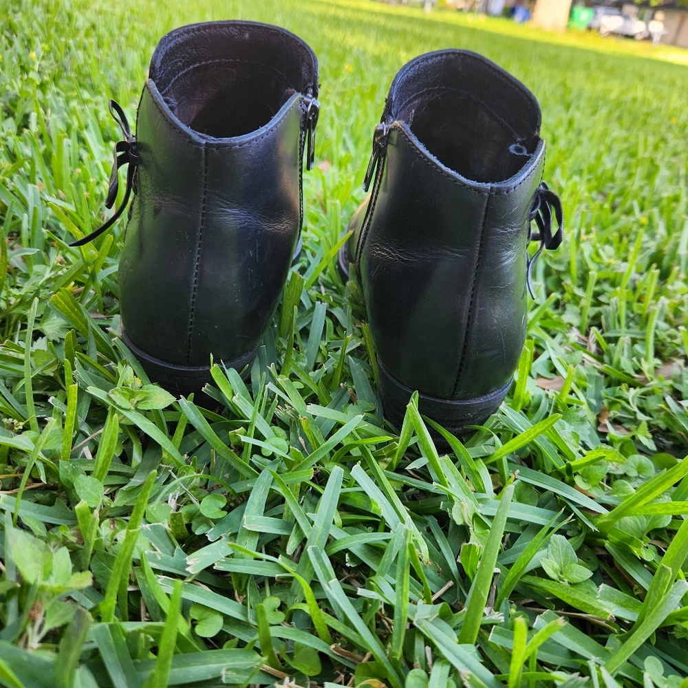 BORN Black Leather Ankle Boots With Bow Size 7 - Picture 5 of 10